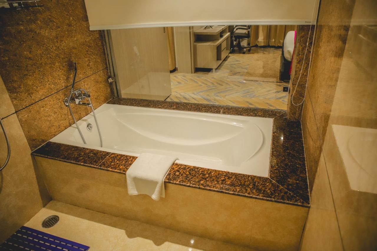 The Orlov Hotel Panipat Luaran gambar